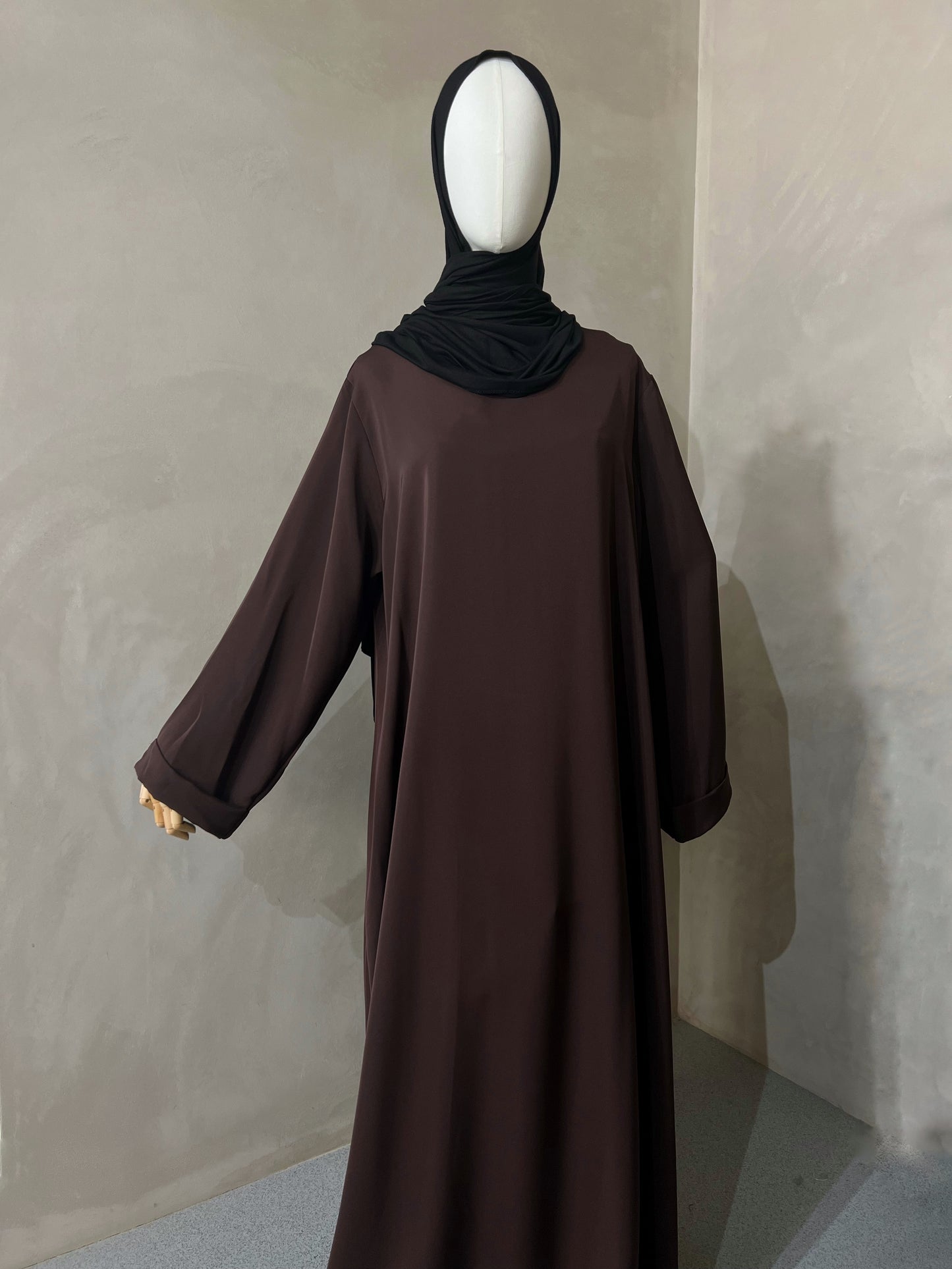 Brown cuff closed abaya